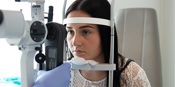 In diesem Monat berichtet die brasilianische Fachzeitschrift für Augenheilkunde, Oftalmologica Em Foco, über Prof. Hafezi und Dr. Torres-Netto von ELZA, wie CXL an der Spaltlampe zur Realität wird.