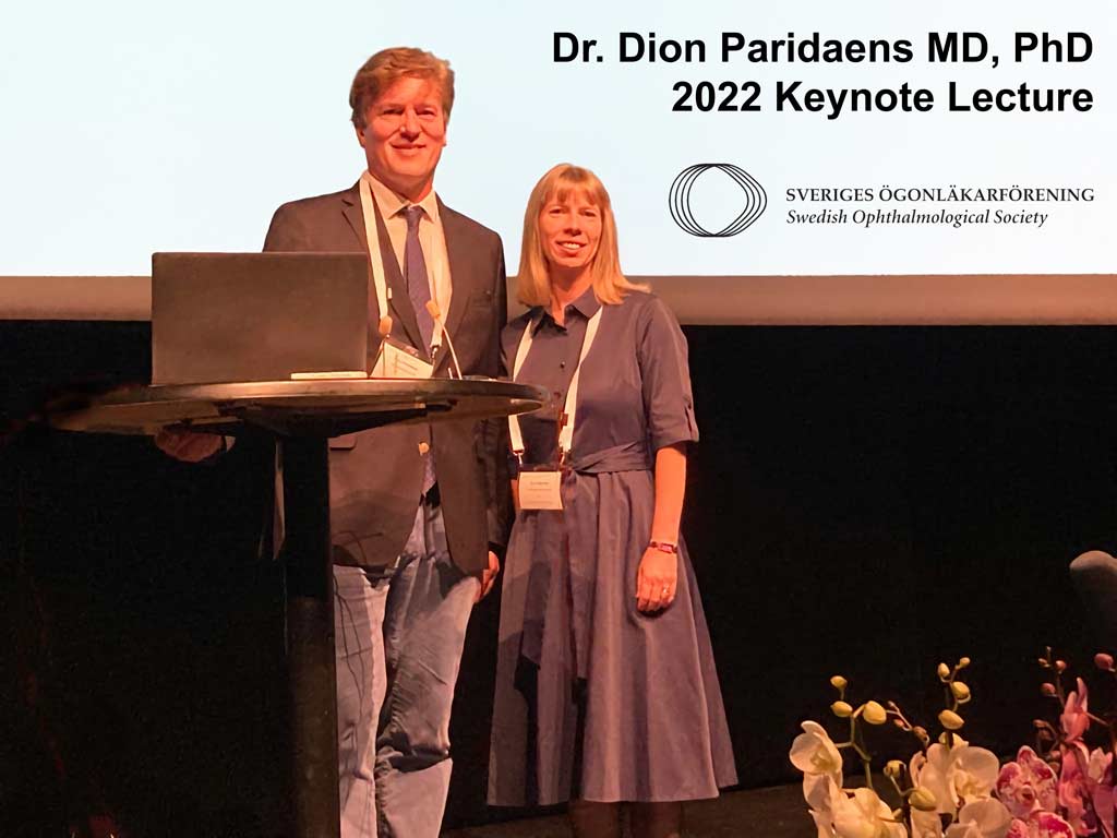 Dr. Paridaens no palco com a Dra. Eva Olofsson após a sua palestra principal no SOA2022