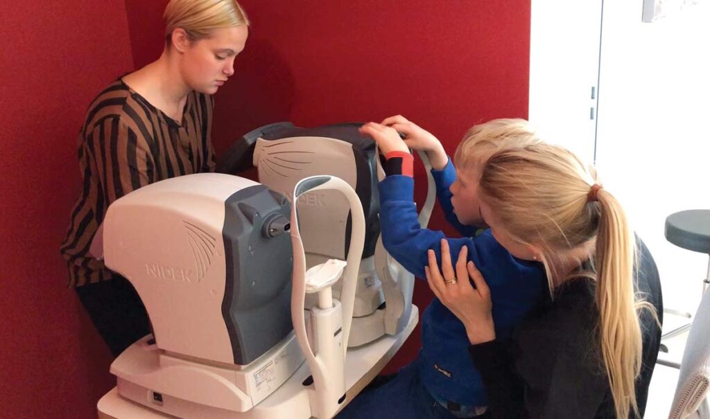 PINCO in action- child undergoing autorefraction